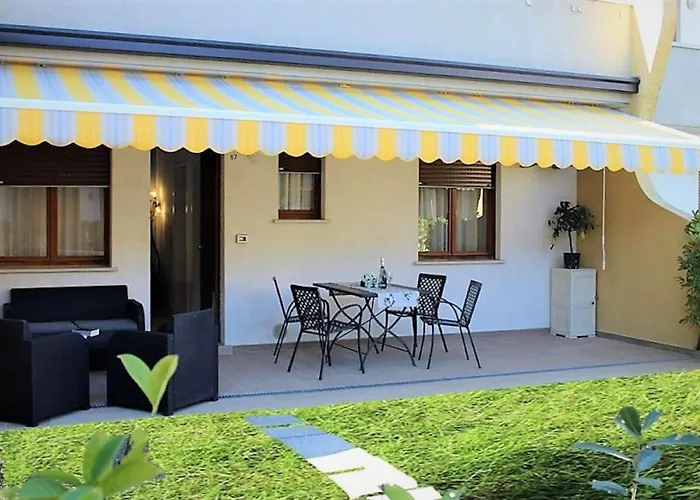 Апартаменты Ground-floor Flat With Pool *