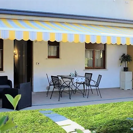 شقة Ground-floor Flat With Pool *