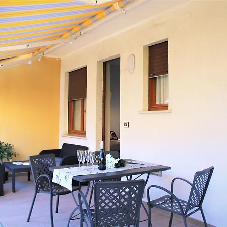 Ground-floor Flat With Pool شقة *