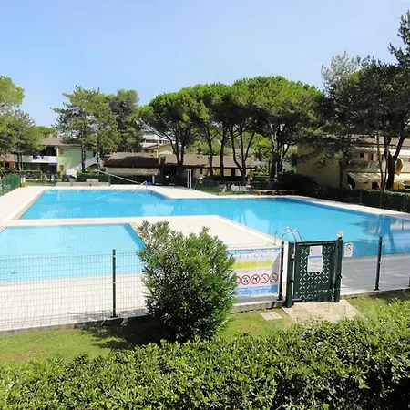 Ground-floor Flat With Pool Апартаменты *